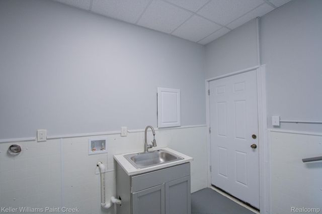 8493 Jewett Avenue, Warren, MI 48089