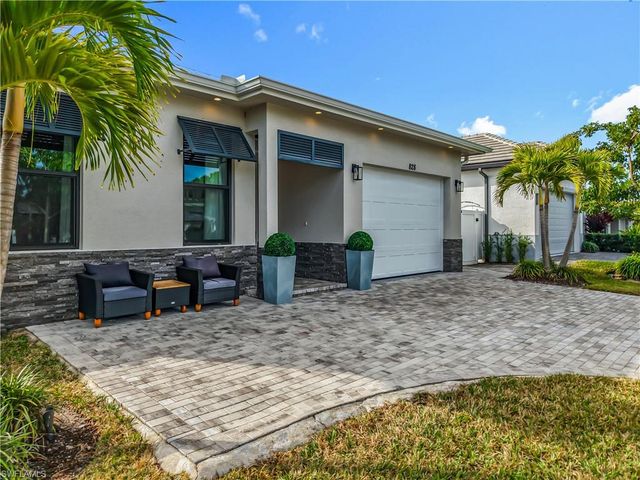 828 100th AVE N, Naples, FL 34108
