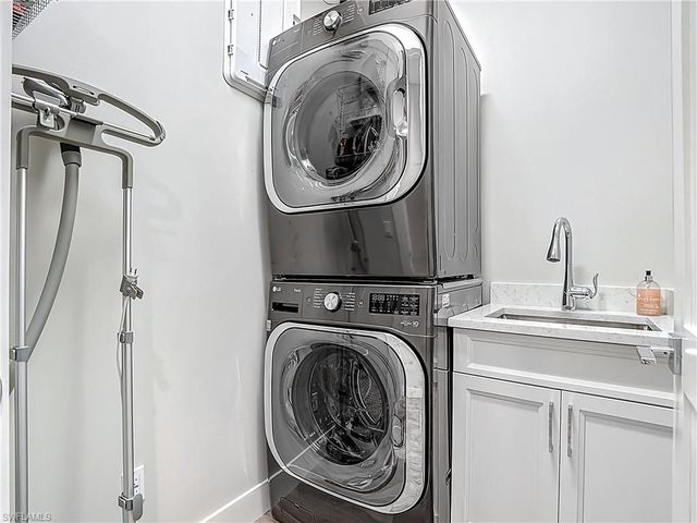 828 100th AVE N, Naples, FL 34108