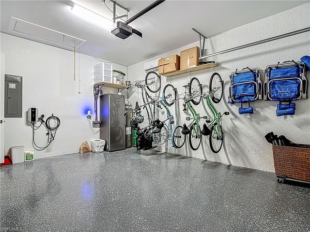 828 100th AVE N, Naples, FL 34108