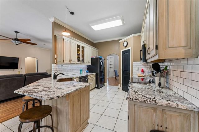 1611 Deer Run Road, Oak Grove, MO 64075