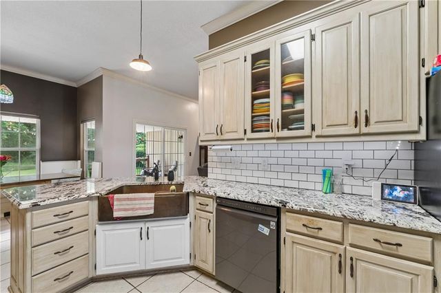 1611 Deer Run Road, Oak Grove, MO 64075