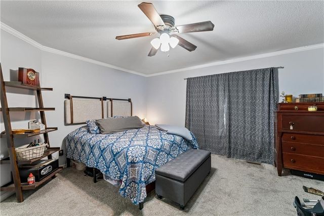 1611 Deer Run Road, Oak Grove, MO 64075