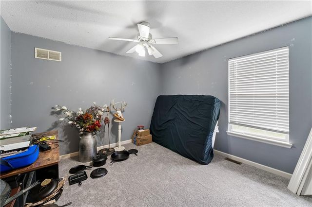 1611 Deer Run Road, Oak Grove, MO 64075