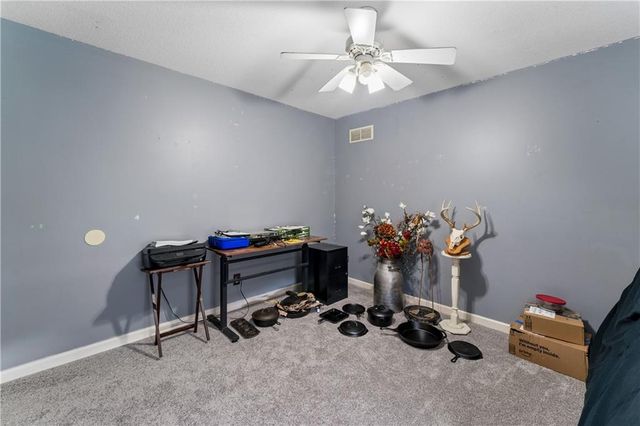 1611 Deer Run Road, Oak Grove, MO 64075