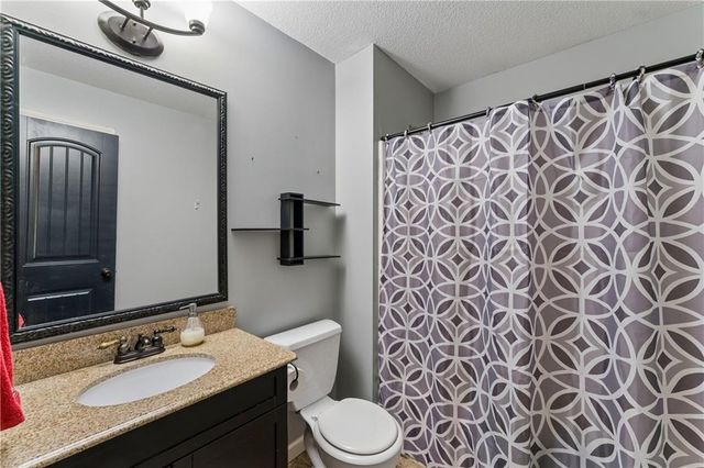 1611 Deer Run Road, Oak Grove, MO 64075