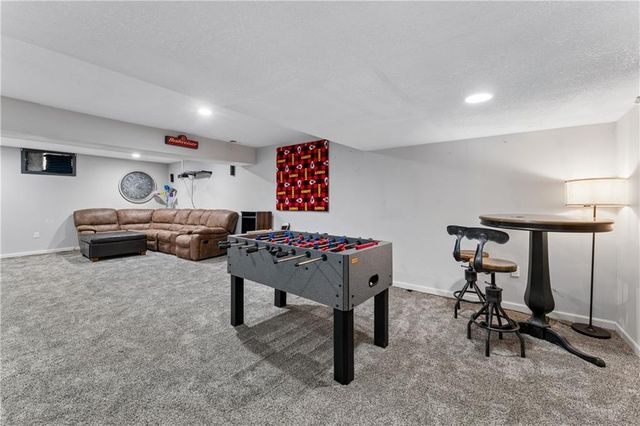 1611 Deer Run Road, Oak Grove, MO 64075