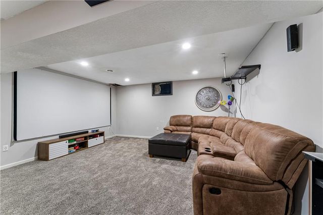 1611 Deer Run Road, Oak Grove, MO 64075