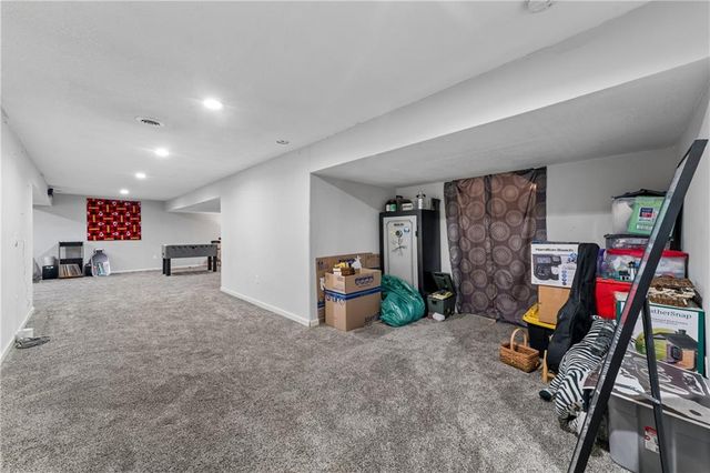 1611 Deer Run Road, Oak Grove, MO 64075