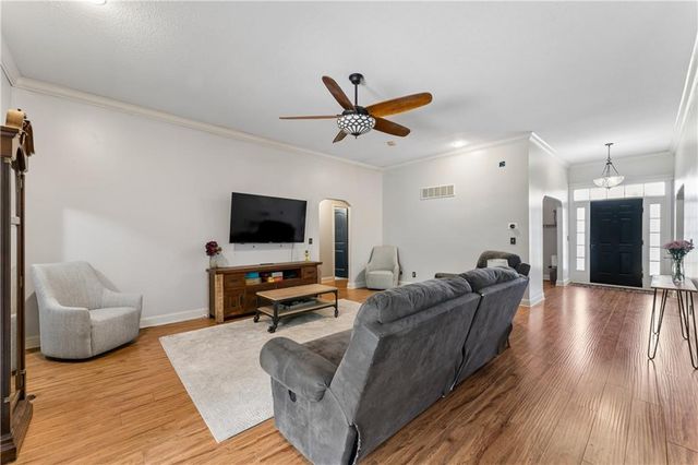 1611 Deer Run Road, Oak Grove, MO 64075