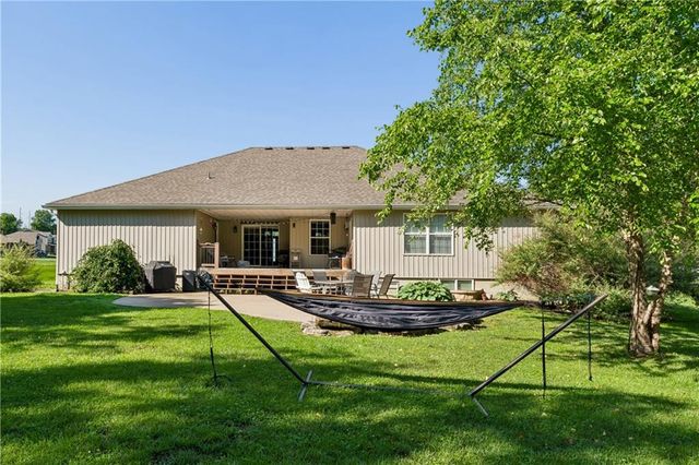 1611 Deer Run Road, Oak Grove, MO 64075
