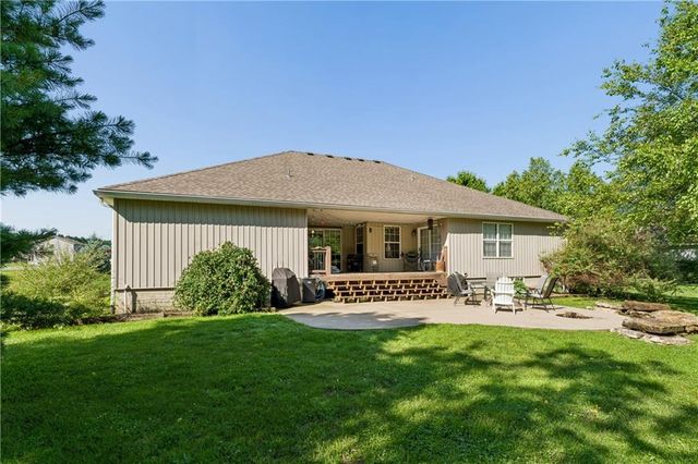 1611 Deer Run Road, Oak Grove, MO 64075