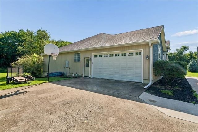 1611 Deer Run Road, Oak Grove, MO 64075