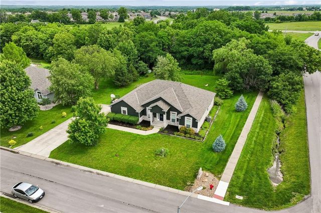 1611 Deer Run Road, Oak Grove, MO 64075