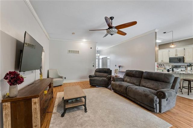 1611 Deer Run Road, Oak Grove, MO 64075
