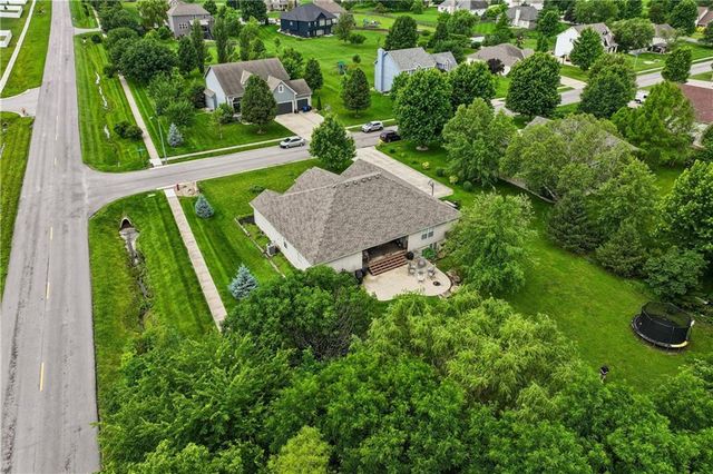 1611 Deer Run Road, Oak Grove, MO 64075