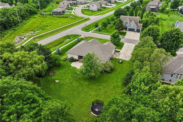 1611 Deer Run Road, Oak Grove, MO 64075