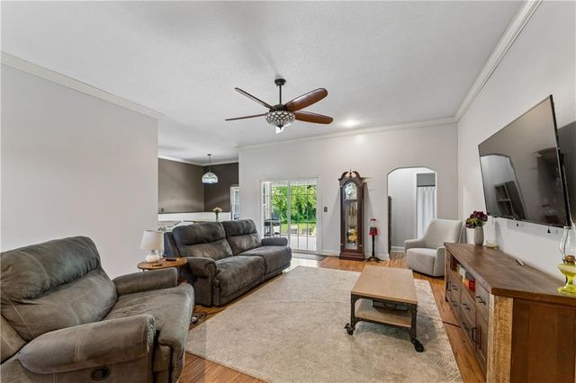 1611 Deer Run Road, Oak Grove, MO 64075