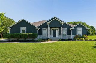1611 Deer Run Road, Oak Grove, MO 64075