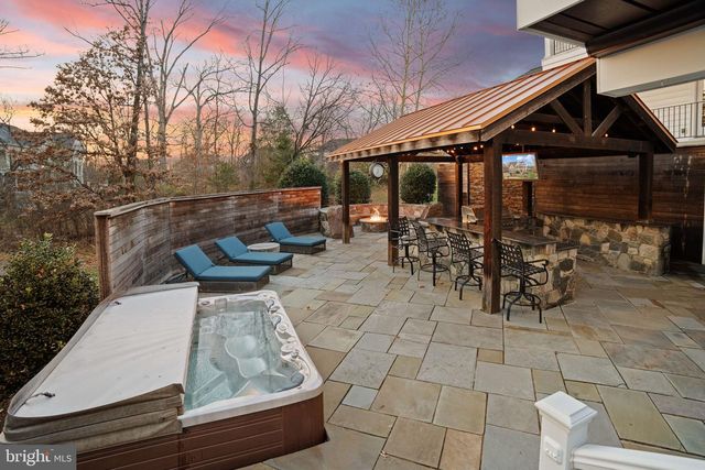 25729 SUMMERBANK CT, Chantilly, VA 20152