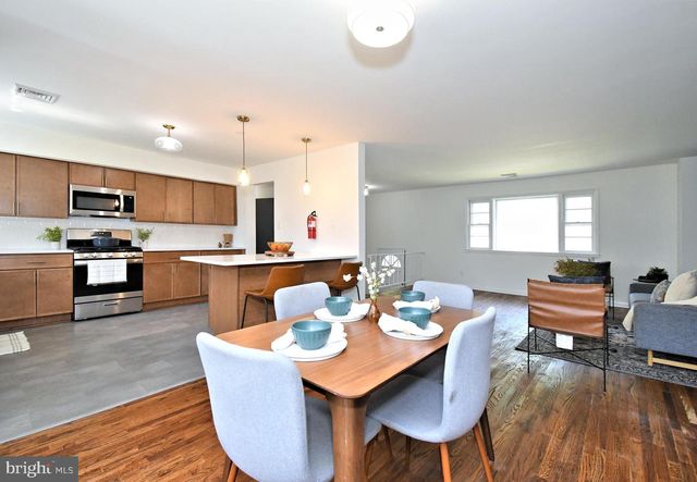 412 CAMELOT DR, Brookhaven, PA 19015