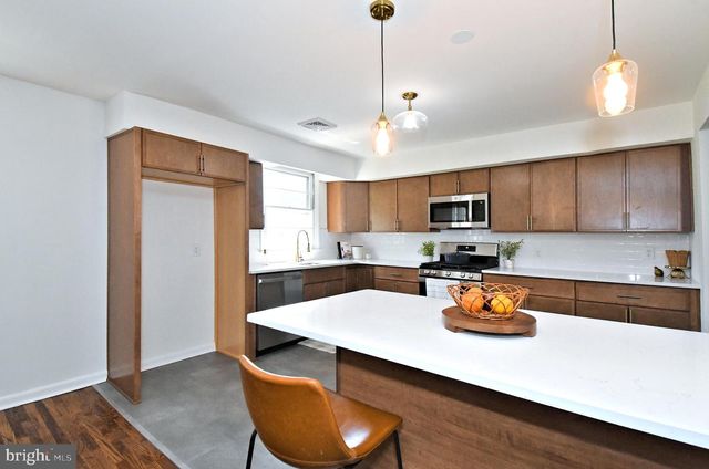 412 CAMELOT DR, Brookhaven, PA 19015