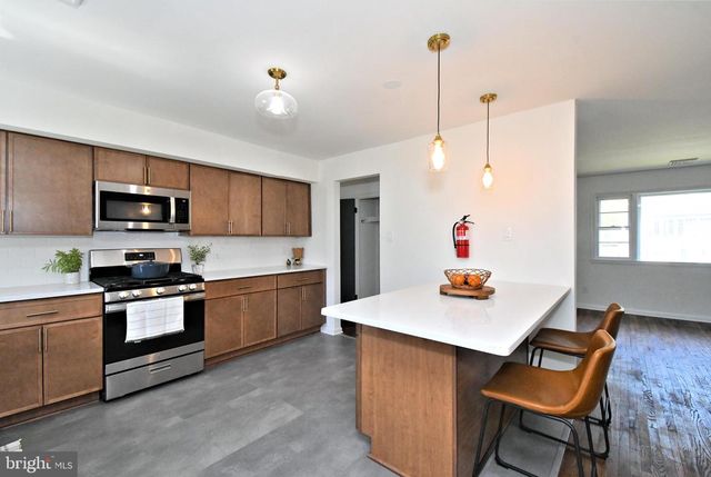 412 CAMELOT DR, Brookhaven, PA 19015