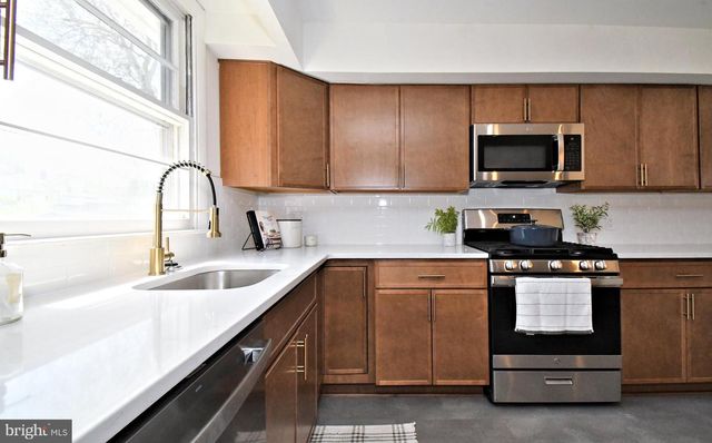 412 CAMELOT DR, Brookhaven, PA 19015