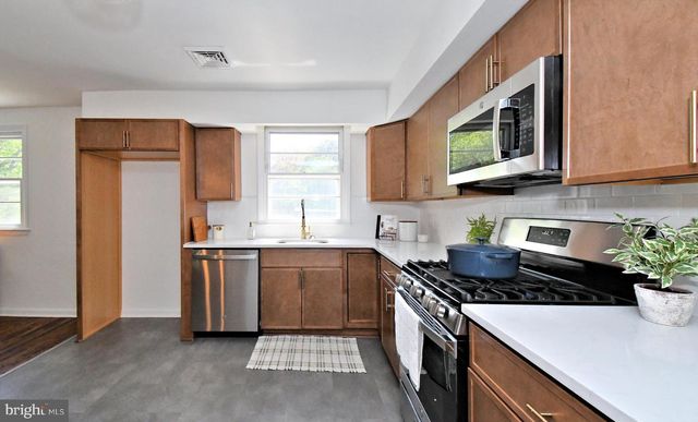 412 CAMELOT DR, Brookhaven, PA 19015