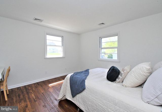 412 CAMELOT DR, Brookhaven, PA 19015