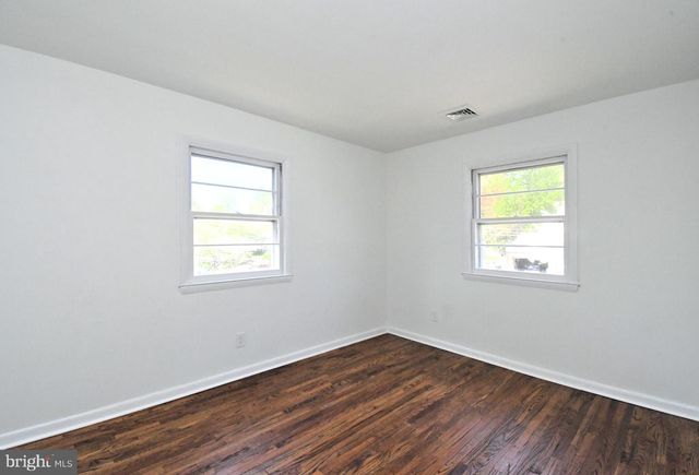 412 CAMELOT DR, Brookhaven, PA 19015