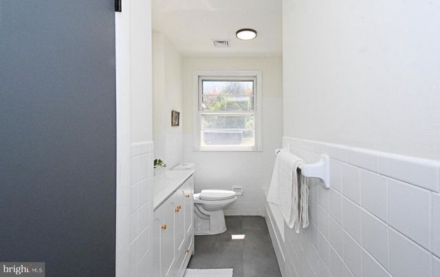 412 CAMELOT DR, Brookhaven, PA 19015