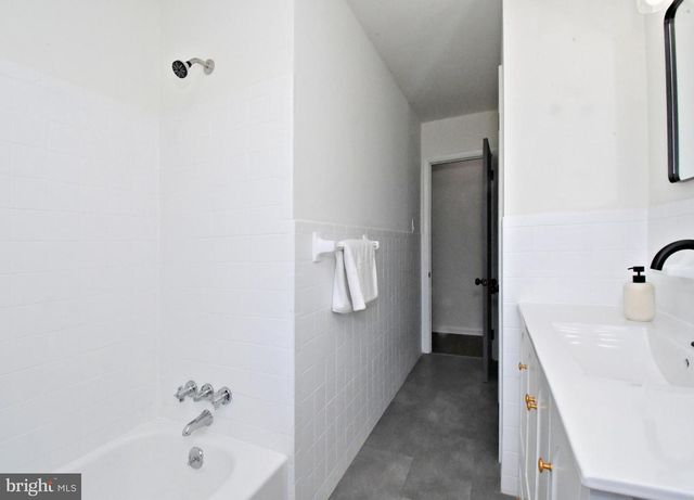 412 CAMELOT DR, Brookhaven, PA 19015