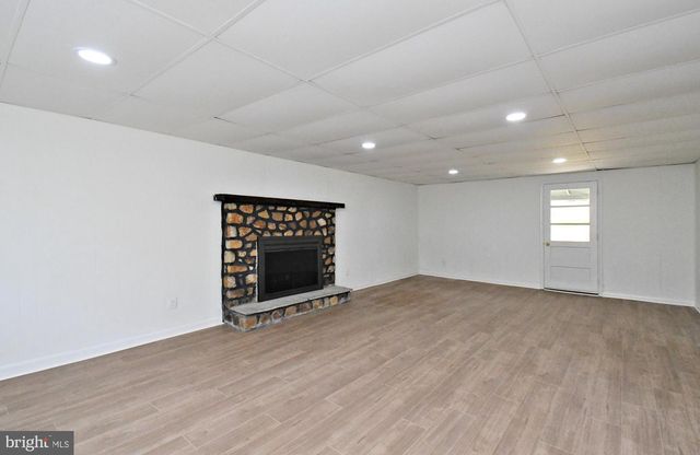 412 CAMELOT DR, Brookhaven, PA 19015