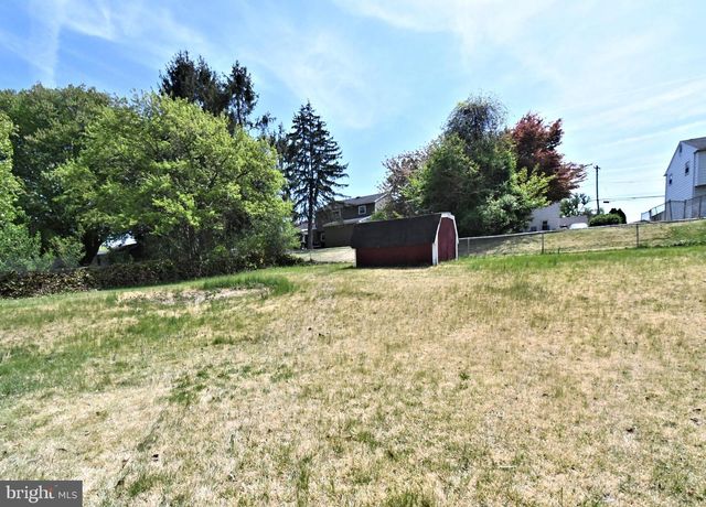 412 CAMELOT DR, Brookhaven, PA 19015