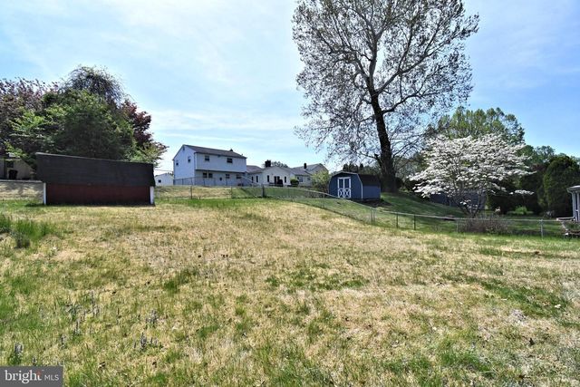 412 CAMELOT DR, Brookhaven, PA 19015