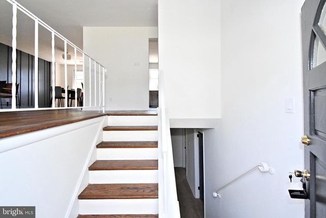 412 CAMELOT DR, Brookhaven, PA 19015