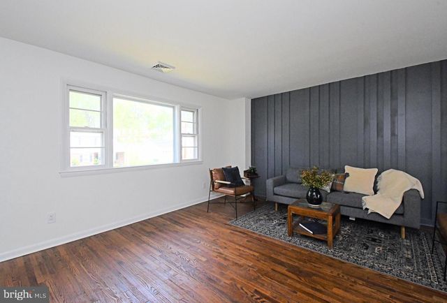 412 CAMELOT DR, Brookhaven, PA 19015