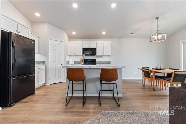 8436 E Copenhaver St, Nampa, ID 83687