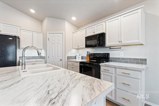 8436 E Copenhaver St, Nampa, ID 83687