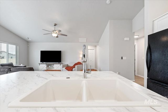 8436 E Copenhaver St, Nampa, ID 83687