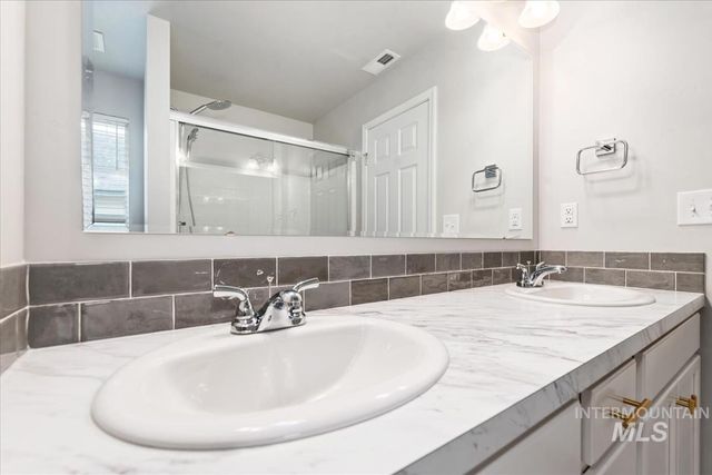 8436 E Copenhaver St, Nampa, ID 83687