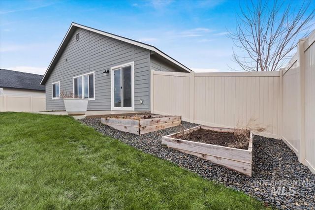 8436 E Copenhaver St, Nampa, ID 83687