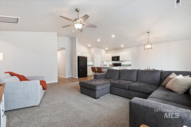 8436 E Copenhaver St, Nampa, ID 83687