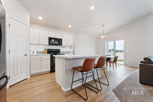 8436 E Copenhaver St, Nampa, ID 83687