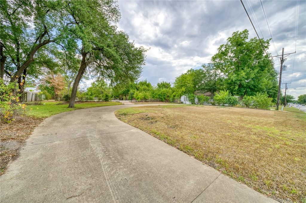 918 East Main Street, Madisonville, TX 77864 — photo 2