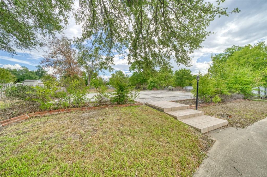 918 East Main Street, Madisonville, TX 77864 — photo 4