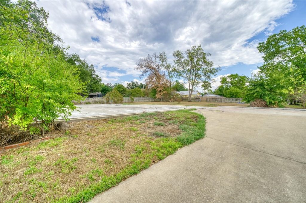 918 East Main Street, Madisonville, TX 77864 — photo 5