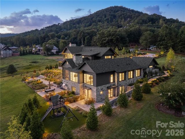 214 Folkestone Lane, Arden, NC 28704