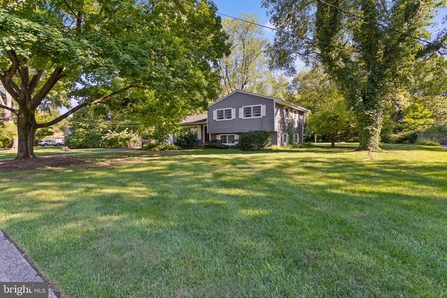 5 ZIFF LN, Princeton Junction, NJ 08550